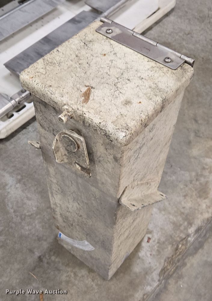 image for item EQ3789 Breathing Air Systems  M2779 oxygen fill station 