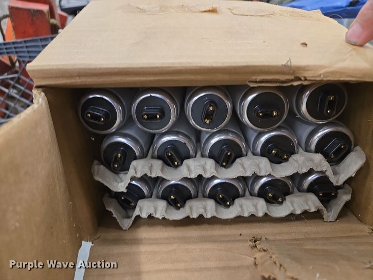 image for item EQ3794 Approximately 40 light bulbs 