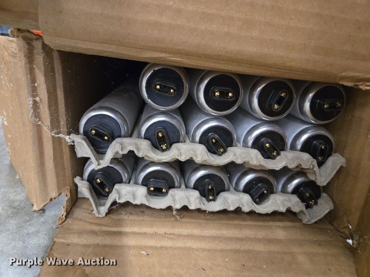 image for item EQ3794 Approximately 40 light bulbs 