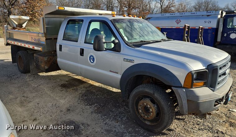 image for item EQ3834 2006 Ford  F550 Super Duty dump truck