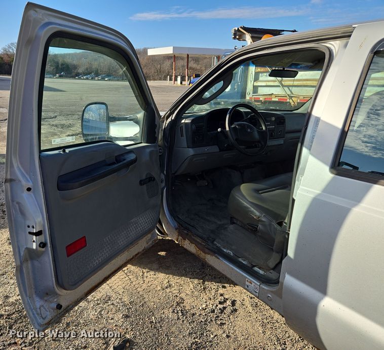 image for item EQ3834 2006 Ford  F550 Super Duty dump truck