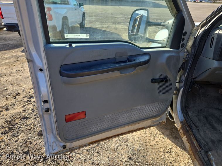 image for item EQ3834 2006 Ford  F550 Super Duty dump truck