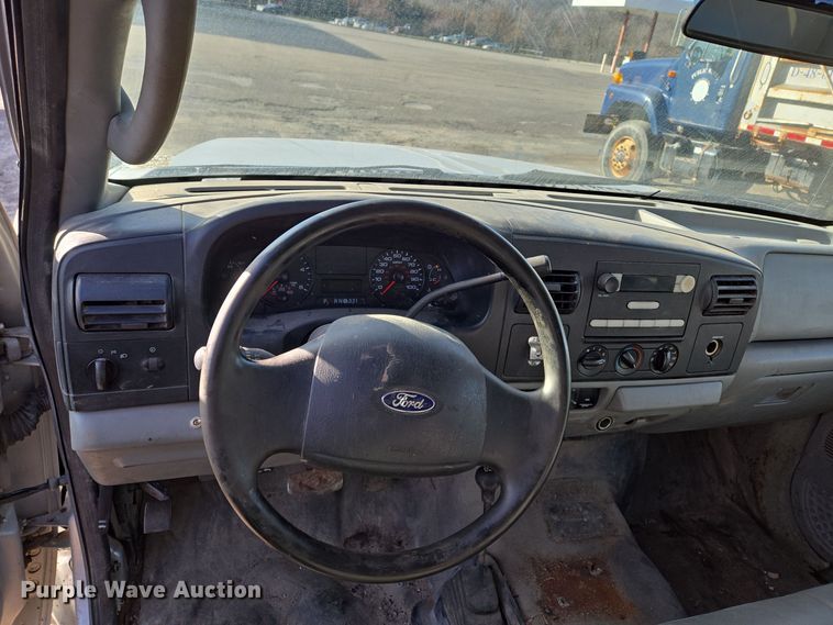 image for item EQ3834 2006 Ford  F550 Super Duty dump truck