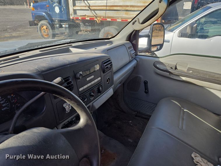 image for item EQ3834 2006 Ford  F550 Super Duty dump truck