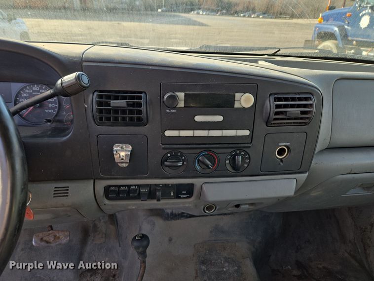 image for item EQ3834 2006 Ford  F550 Super Duty dump truck