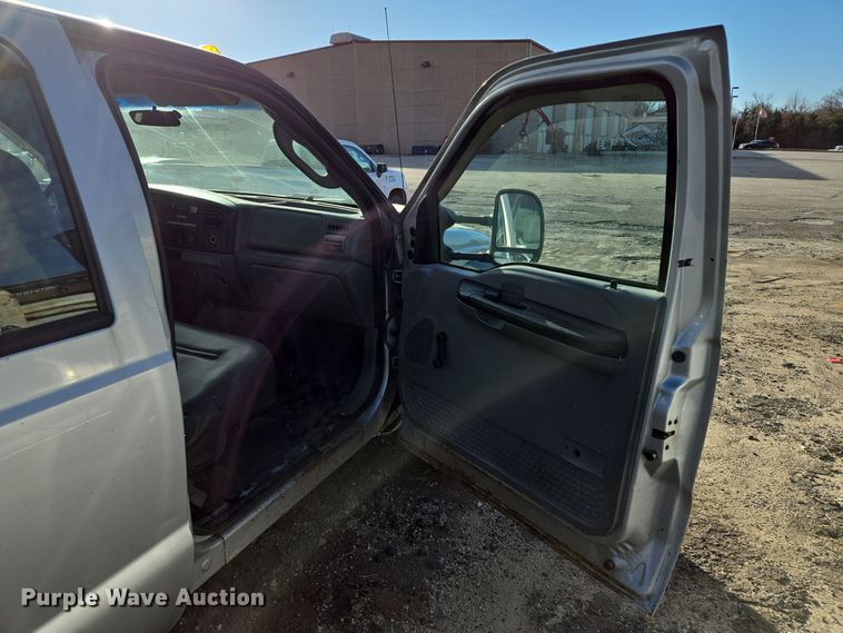 image for item EQ3834 2006 Ford  F550 Super Duty dump truck