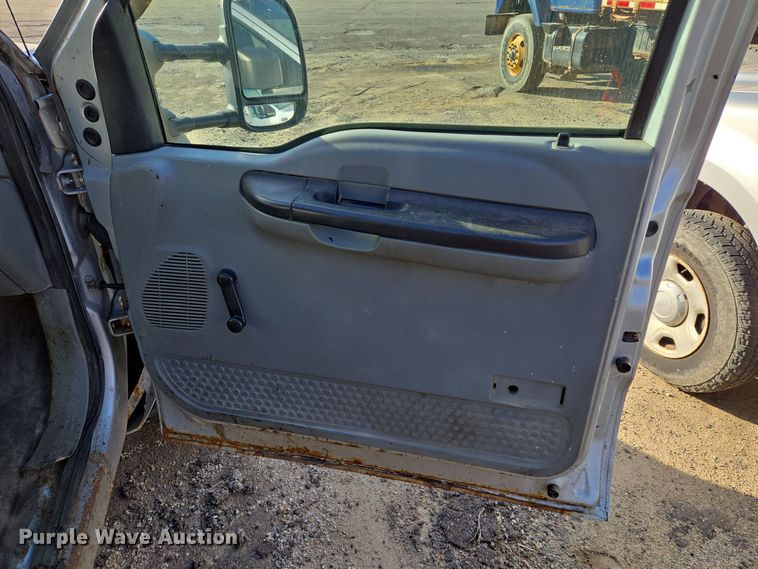 image for item EQ3834 2006 Ford  F550 Super Duty dump truck