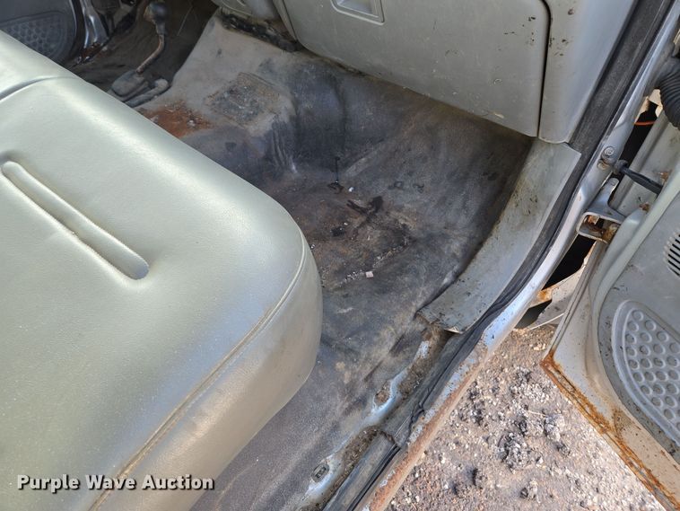 image for item EQ3834 2006 Ford  F550 Super Duty dump truck