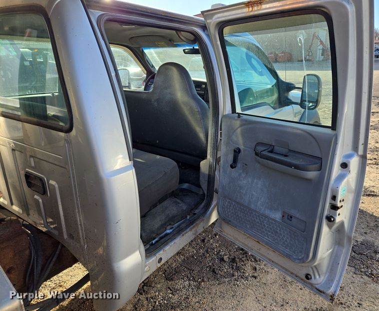 image for item EQ3834 2006 Ford  F550 Super Duty dump truck