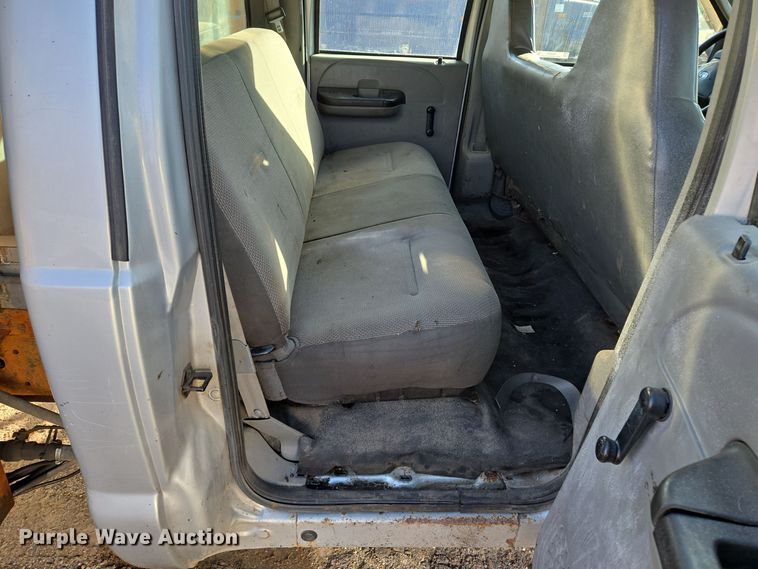 image for item EQ3834 2006 Ford  F550 Super Duty dump truck