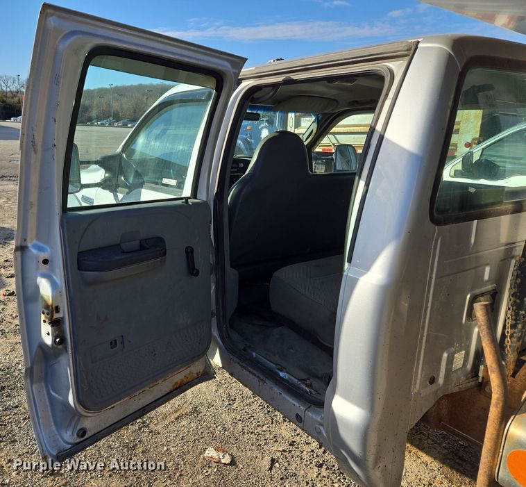 image for item EQ3834 2006 Ford  F550 Super Duty dump truck