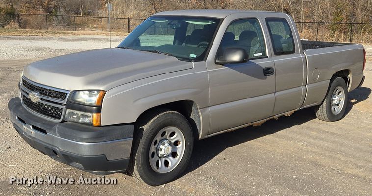 image for item EQ3835 2007 Chevrolet  Silverado 1500 Ext. Cab pickup truck