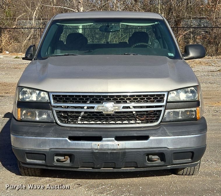 image for item EQ3835 2007 Chevrolet  Silverado 1500 Ext. Cab pickup truck