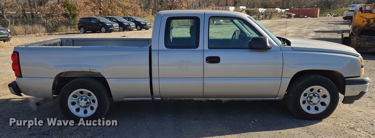 image for item EQ3835 2007 Chevrolet  Silverado 1500 Ext. Cab pickup truck