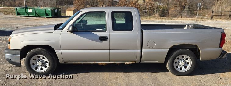 image for item EQ3835 2007 Chevrolet  Silverado 1500 Ext. Cab pickup truck