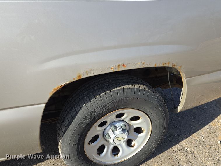 image for item EQ3835 2007 Chevrolet  Silverado 1500 Ext. Cab pickup truck