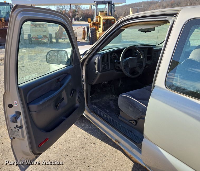 image for item EQ3835 2007 Chevrolet  Silverado 1500 Ext. Cab pickup truck