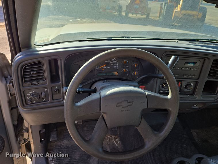 image for item EQ3835 2007 Chevrolet  Silverado 1500 Ext. Cab pickup truck