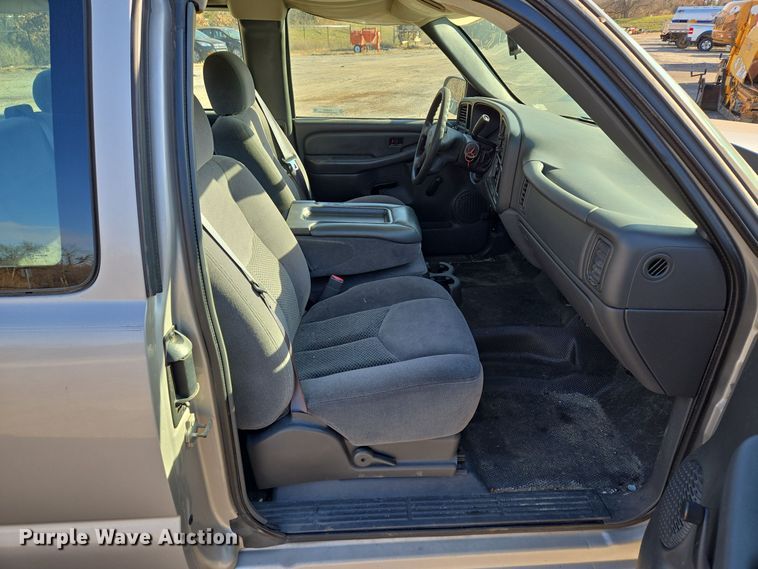 image for item EQ3835 2007 Chevrolet  Silverado 1500 Ext. Cab pickup truck