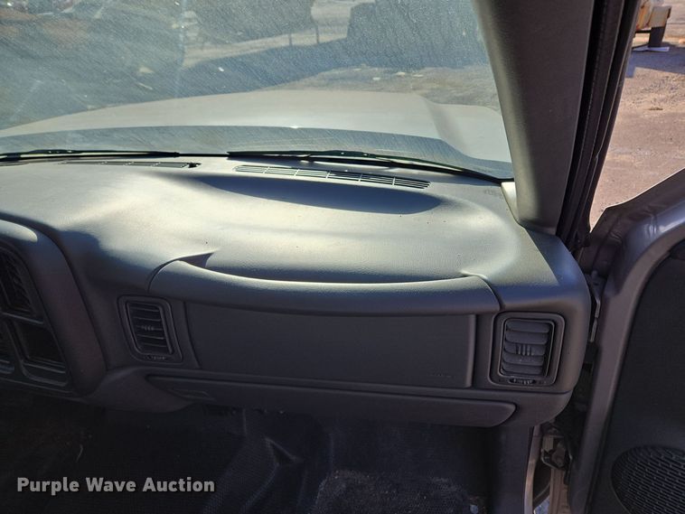 image for item EQ3835 2007 Chevrolet  Silverado 1500 Ext. Cab pickup truck