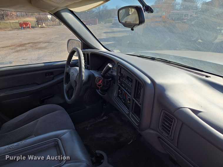 image for item EQ3835 2007 Chevrolet  Silverado 1500 Ext. Cab pickup truck