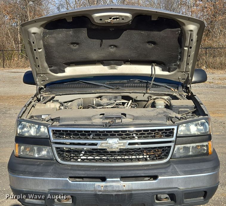 image for item EQ3835 2007 Chevrolet  Silverado 1500 Ext. Cab pickup truck