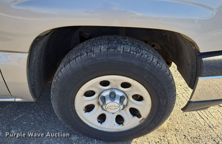 image for item EQ3835 2007 Chevrolet  Silverado 1500 Ext. Cab pickup truck