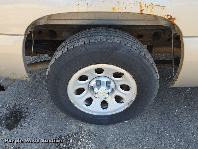 image for item EQ3835 2007 Chevrolet  Silverado 1500 Ext. Cab pickup truck