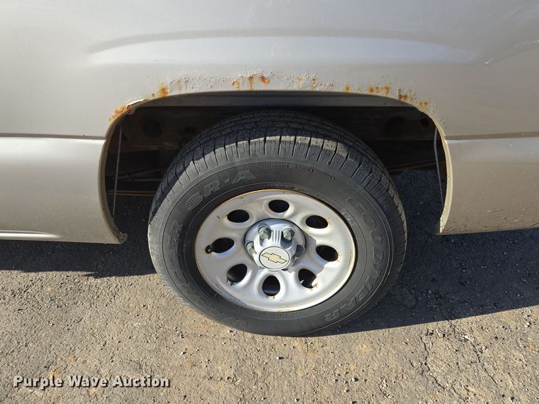 image for item EQ3835 2007 Chevrolet  Silverado 1500 Ext. Cab pickup truck