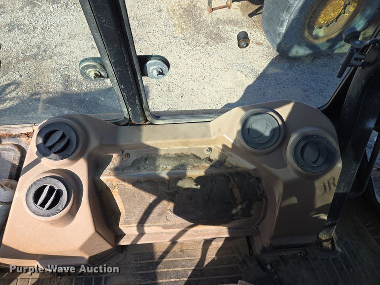 image for item EQ3837 2000 John Deere  410E backhoe