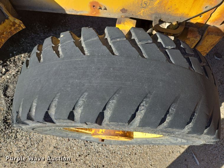 image for item EQ3837 2000 John Deere  410E backhoe