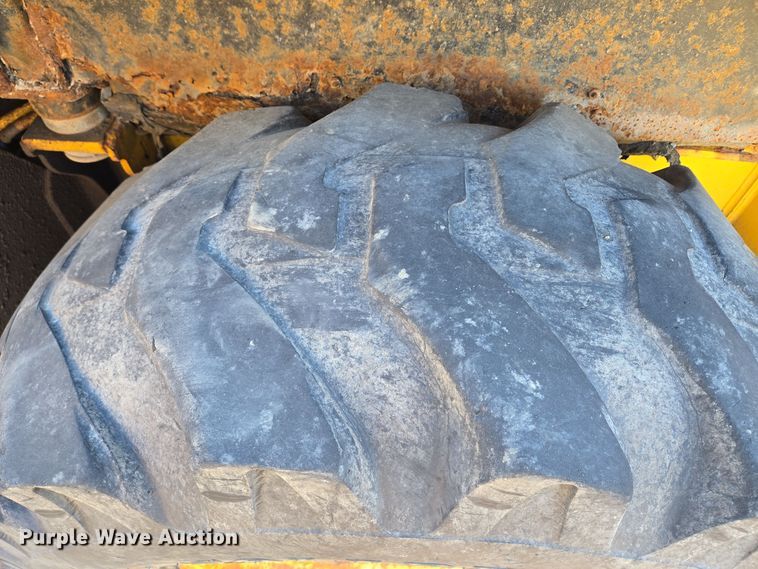 image for item EQ3837 2000 John Deere  410E backhoe