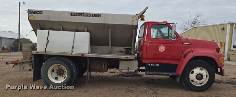 image for item ER5046 1995 Ford F700 spreader truck
