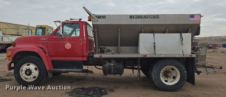 image for item ER5046 1995 Ford F700 spreader truck