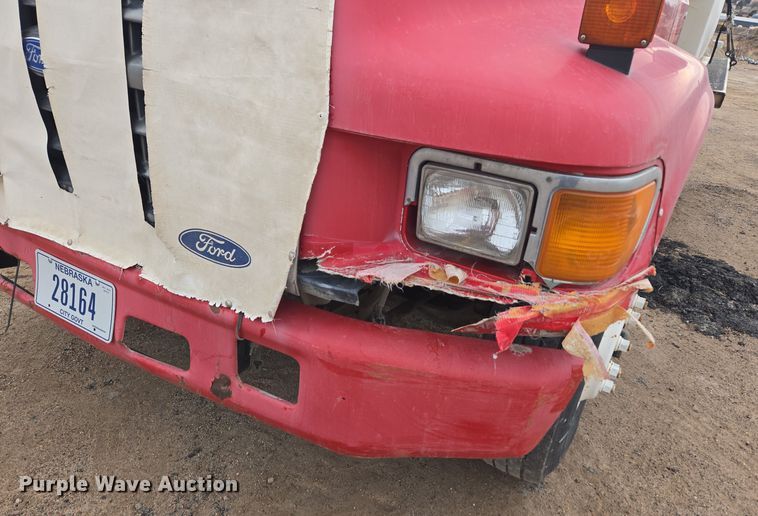 image for item ER5046 1995 Ford F700 spreader truck