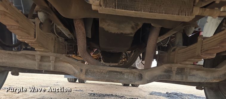 image for item ER5046 1995 Ford F700 spreader truck