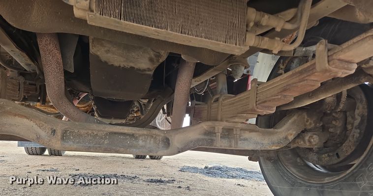 image for item ER5046 1995 Ford F700 spreader truck