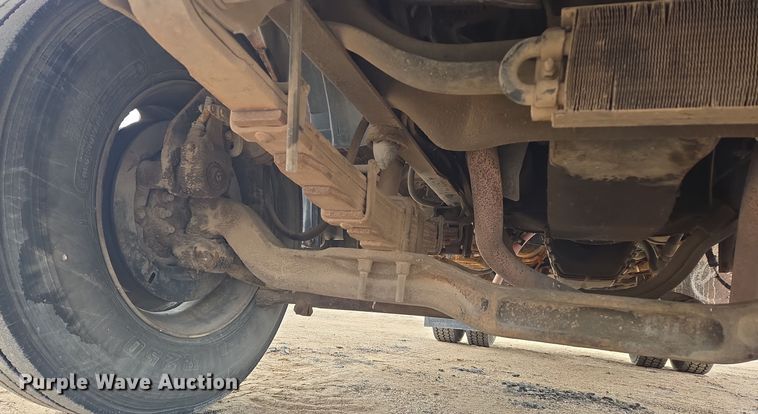 image for item ER5046 1995 Ford F700 spreader truck