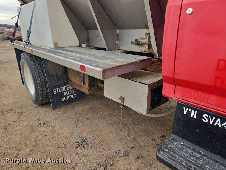 image for item ER5046 1995 Ford F700 spreader truck