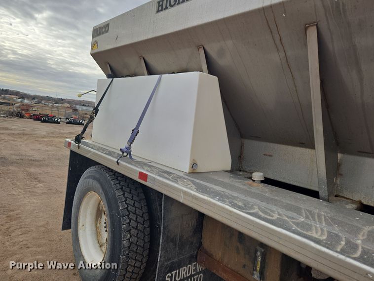 image for item ER5046 1995 Ford F700 spreader truck