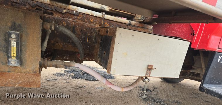 image for item ER5046 1995 Ford F700 spreader truck