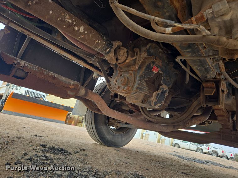 image for item ER5046 1995 Ford F700 spreader truck