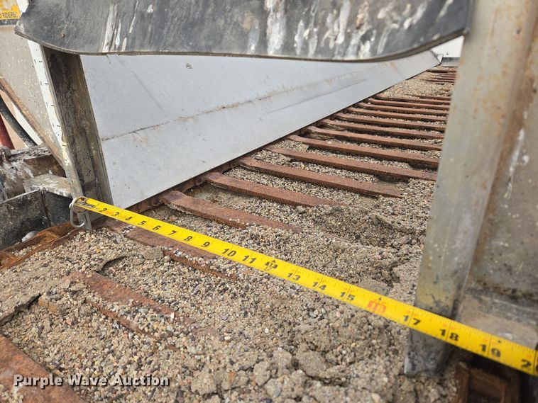 image for item ER5046 1995 Ford F700 spreader truck