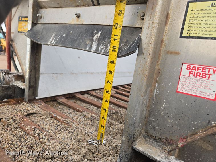 image for item ER5046 1995 Ford F700 spreader truck