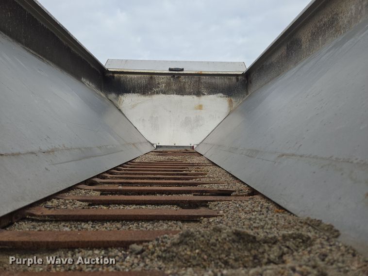 image for item ER5046 1995 Ford F700 spreader truck