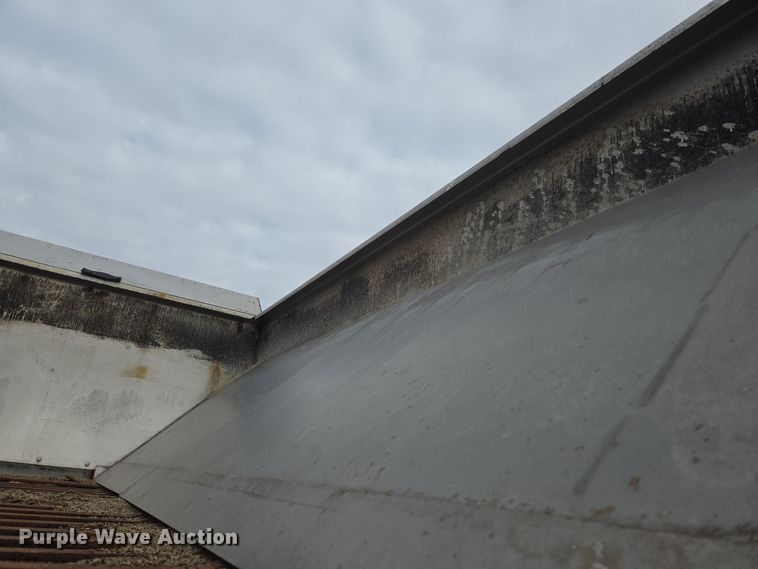 image for item ER5046 1995 Ford F700 spreader truck