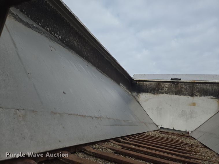 image for item ER5046 1995 Ford F700 spreader truck