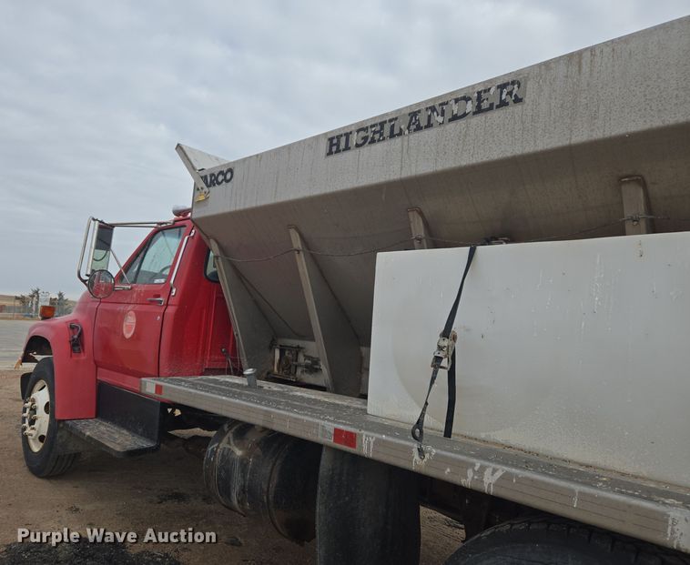 image for item ER5046 1995 Ford F700 spreader truck