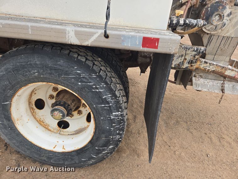 image for item ER5046 1995 Ford F700 spreader truck