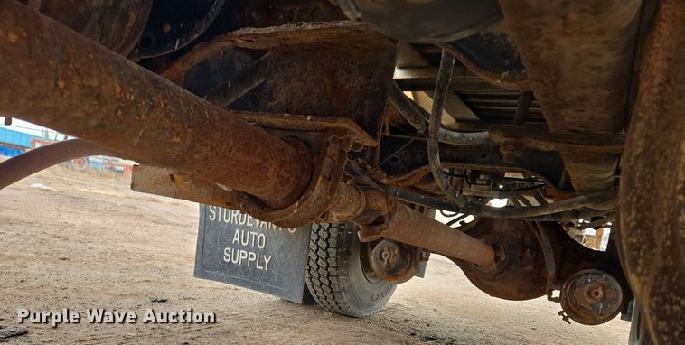 image for item ER5046 1995 Ford F700 spreader truck